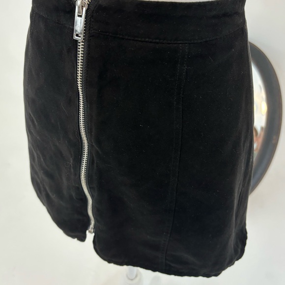 Divided Zip Up Mini Skirt - Picture 2 of 4